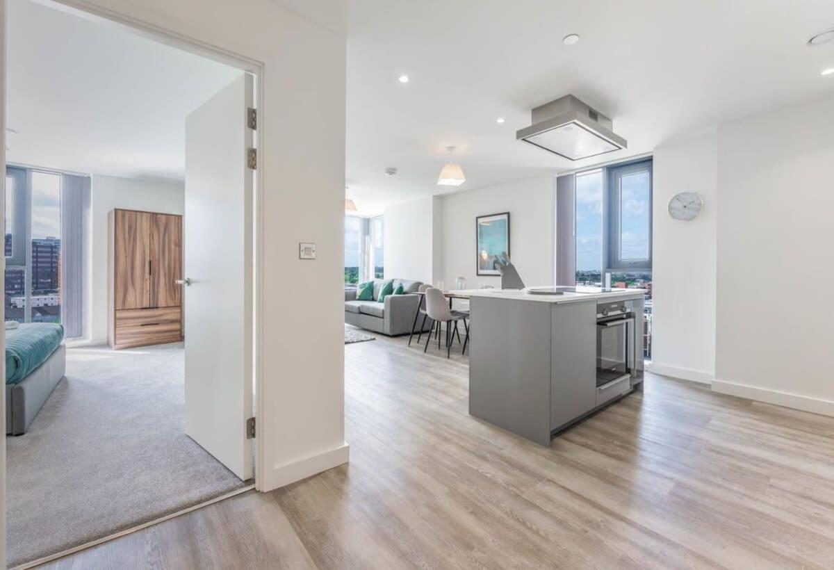 Stunning 2 Bed Apartment In Central Бирмингем Экстерьер фото